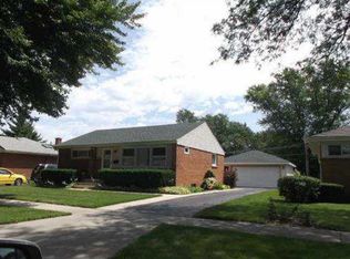 1211 Mohawk Dr, Elgin, IL 60120