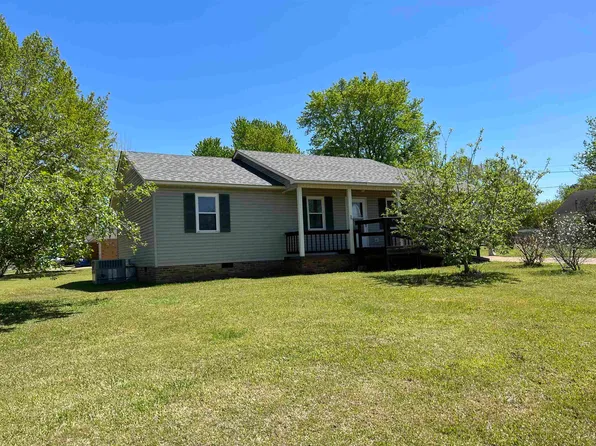 15 Magnolia St, Savannah, TN 38372