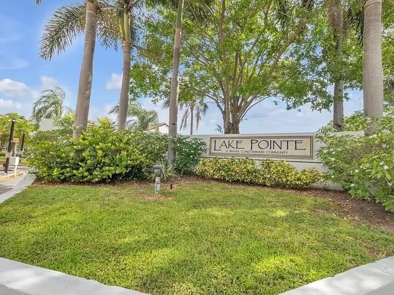 211 Lake Pointe Dr #110 — Photo 2