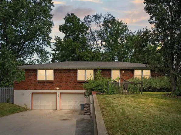 6705 S Elm St, Pleasant Valley, MO 64068