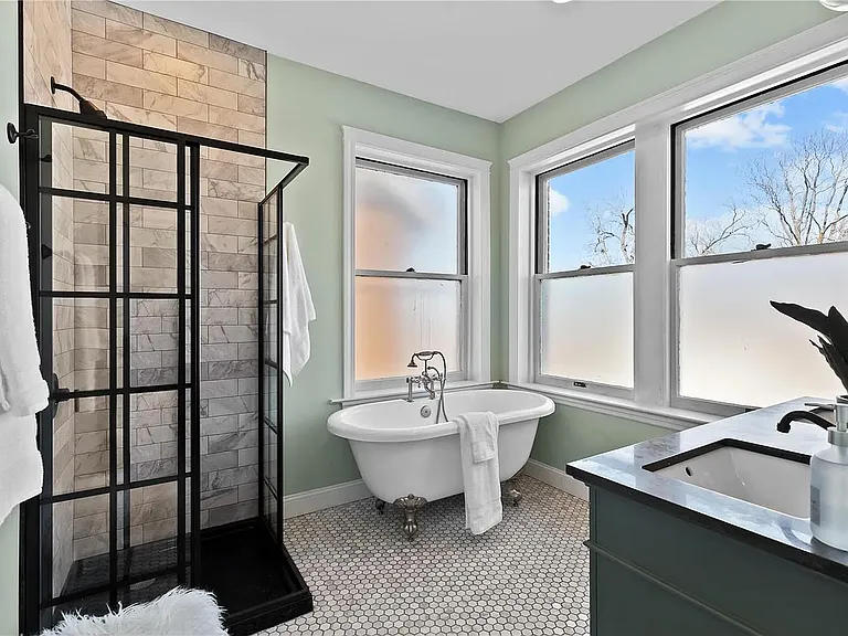 3831 Lafayette Ave — Photo 12