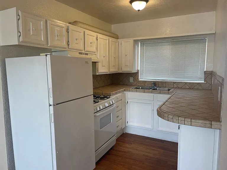 1125 Monterey Ave #12 — Photo 7
