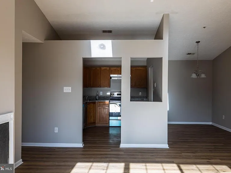 129 Brookland Ter #12 — Photo 12