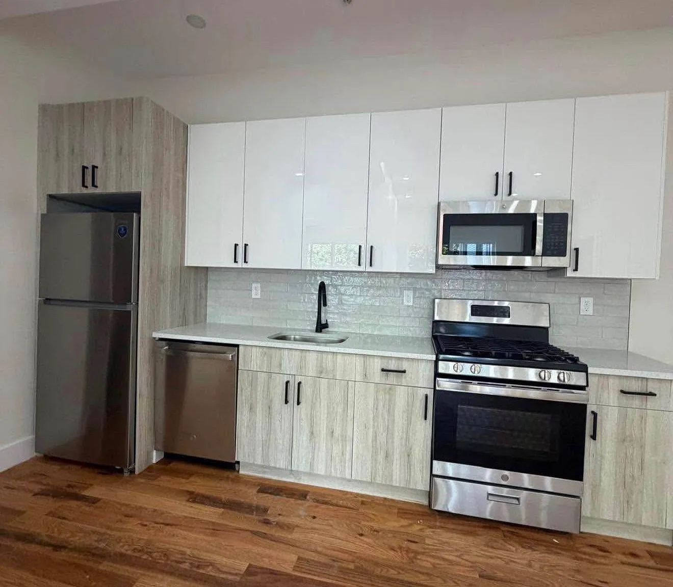 4 bed, $3,100 — Photo 2