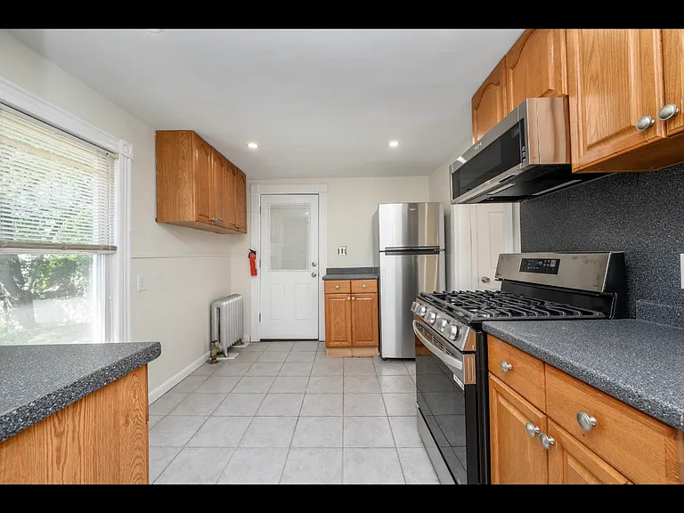 230 John St #2 — Photo 25