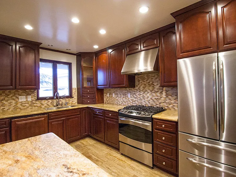 2702 Ladoga Ave — Photo 6