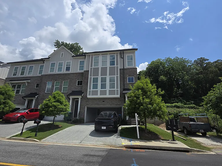 237 W Marietta St — Photo 26