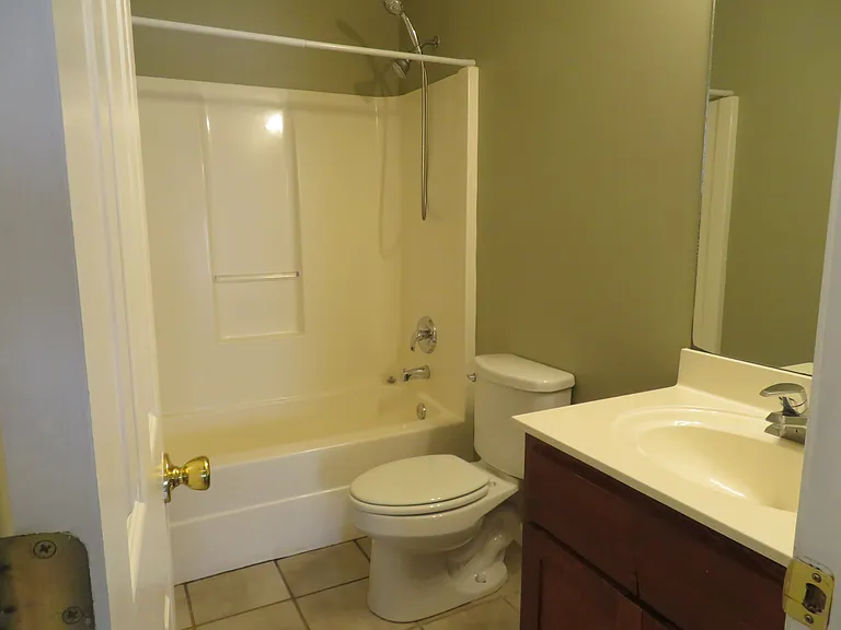 204 Springfield Cir #B — Photo 11