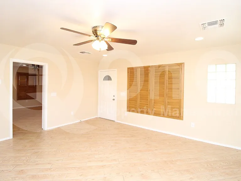 5216 E Florian Ave — Photo 6