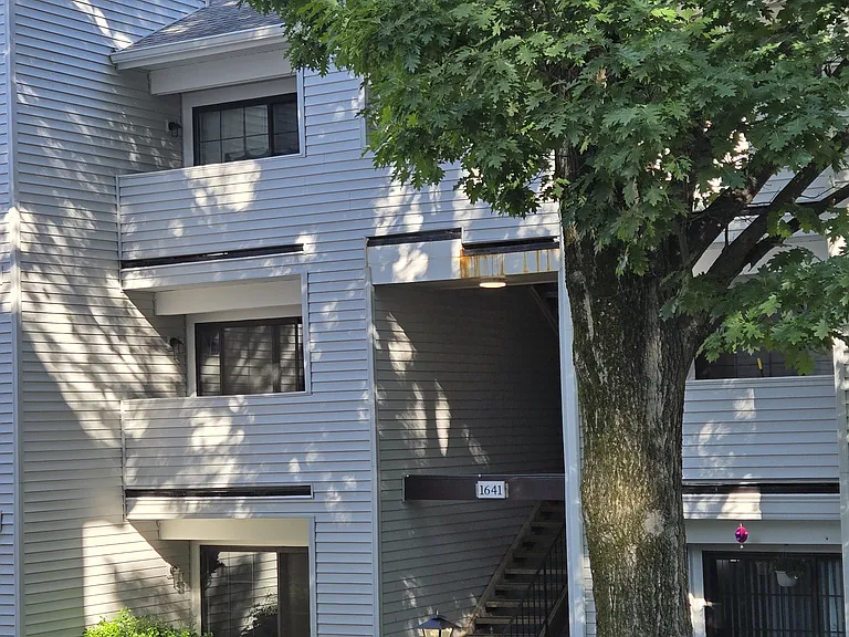 Carriage House Ter — Photo 12