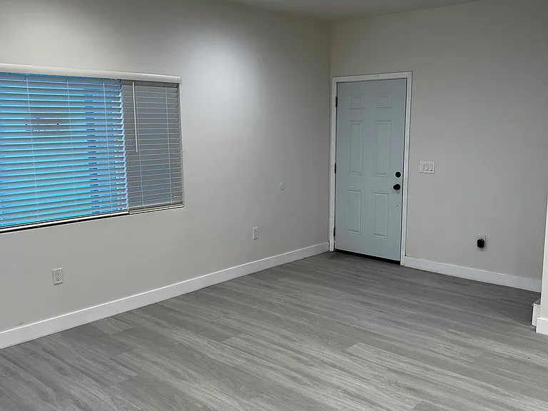7021 Jamieson Ave — Photo 10