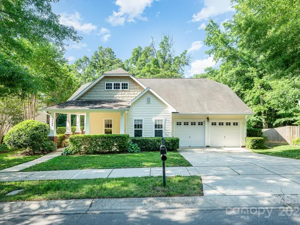 12402 Backwater Dr, Charlotte, NC 28214