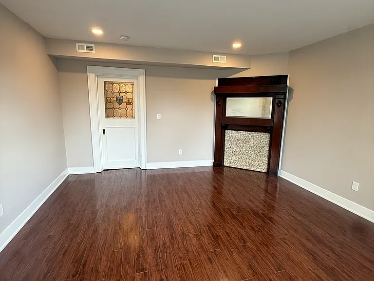 507 E Washington Ln — Photo 25