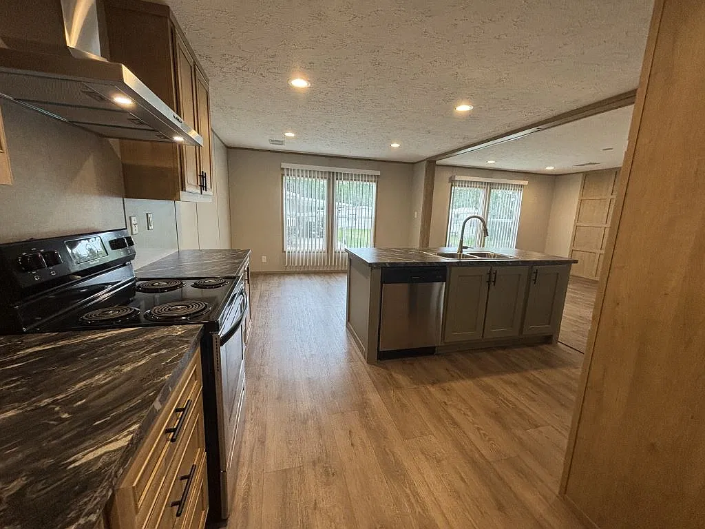 3 bed, 2.0 bath, 1456 sqft, $1,399 — Photo 3