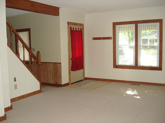 Living Room & Front Entrance