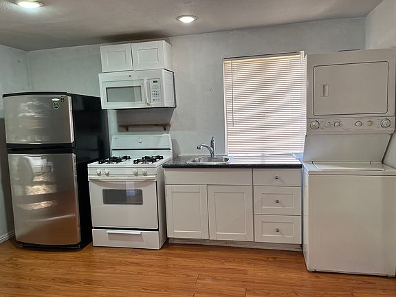 3rd image of 32940 Maiden Ln #C