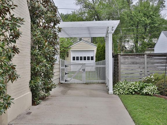 3rd image of 2417 Brighton Dr