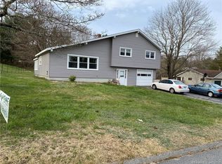 11 Green Briar Rd, Norwich, CT 06360