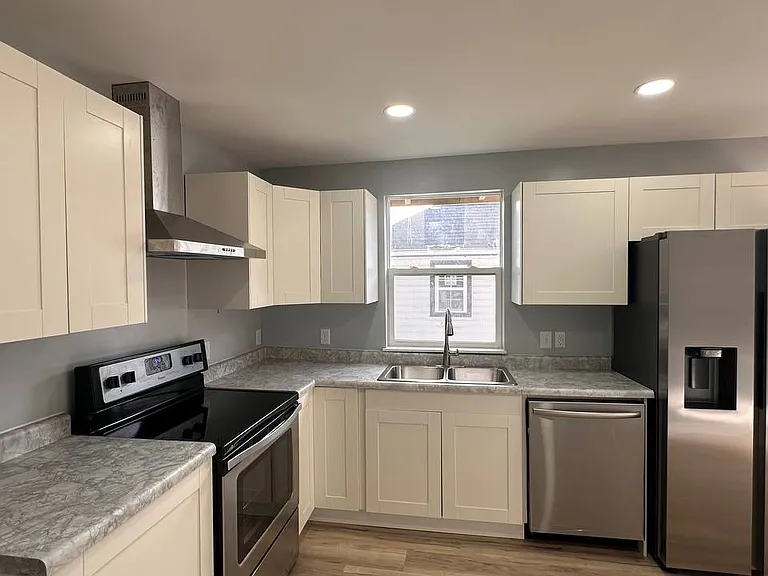 1107 E Mulberry St — Photo 24