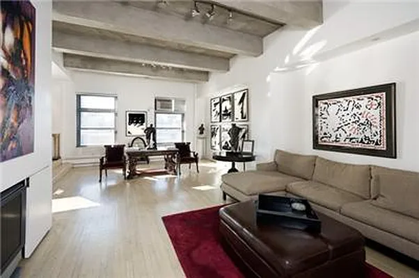 Sold by R New York | media 7