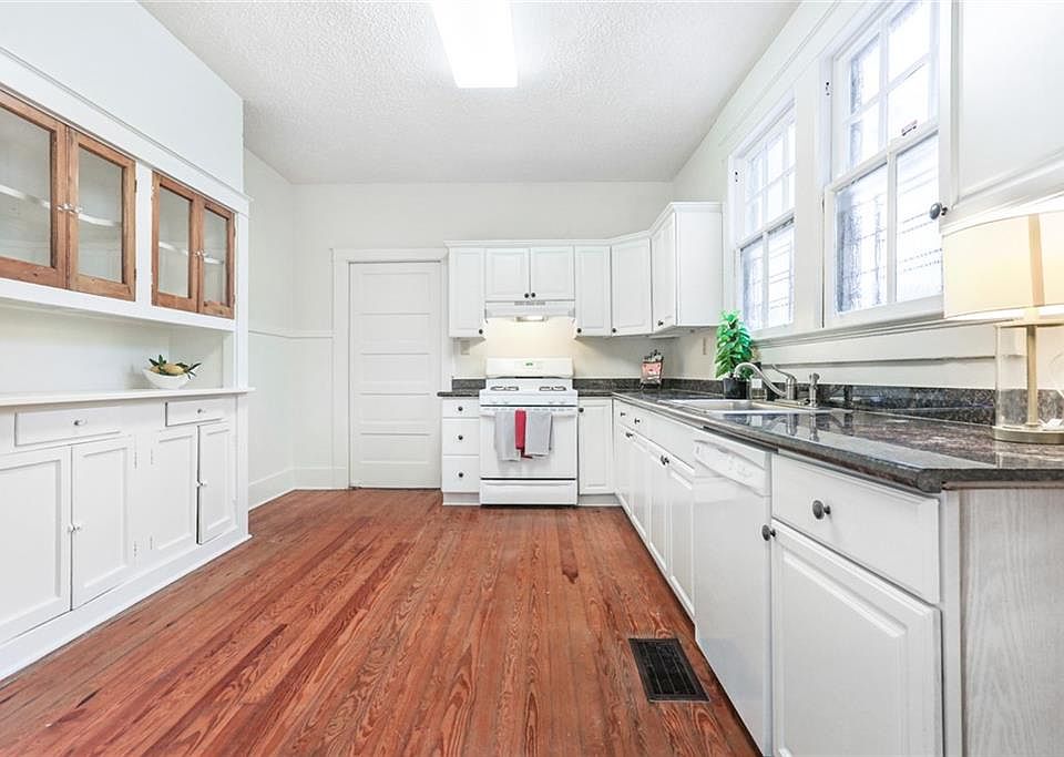 1st image of 2037-39 Fern St