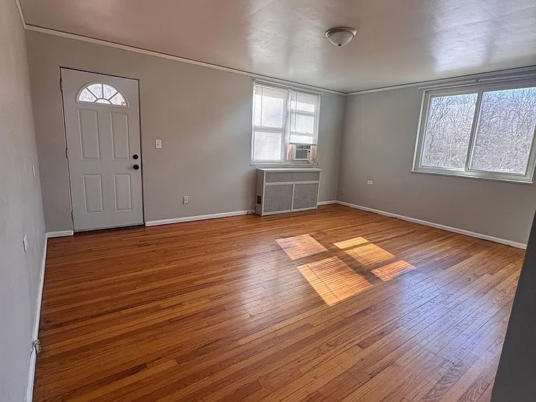 17-31 Flanders Ln — Photo 4