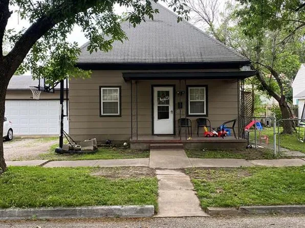 414 N 24th St, Parsons, KS 67357