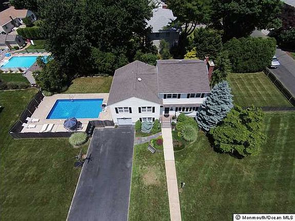 4th image of 1106 Hemlock Ave