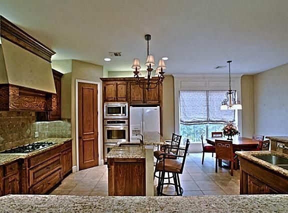 5th image of 637 Meandering Woods Dr