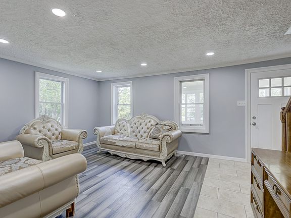 5th image of 337 W Lincoln Ave #1