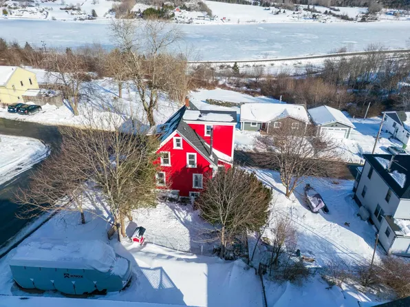 94 King St, Lunenburg, NS B0J 2C0