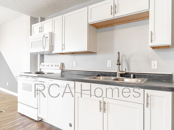 2nd image of 1011 E Legrande Ave