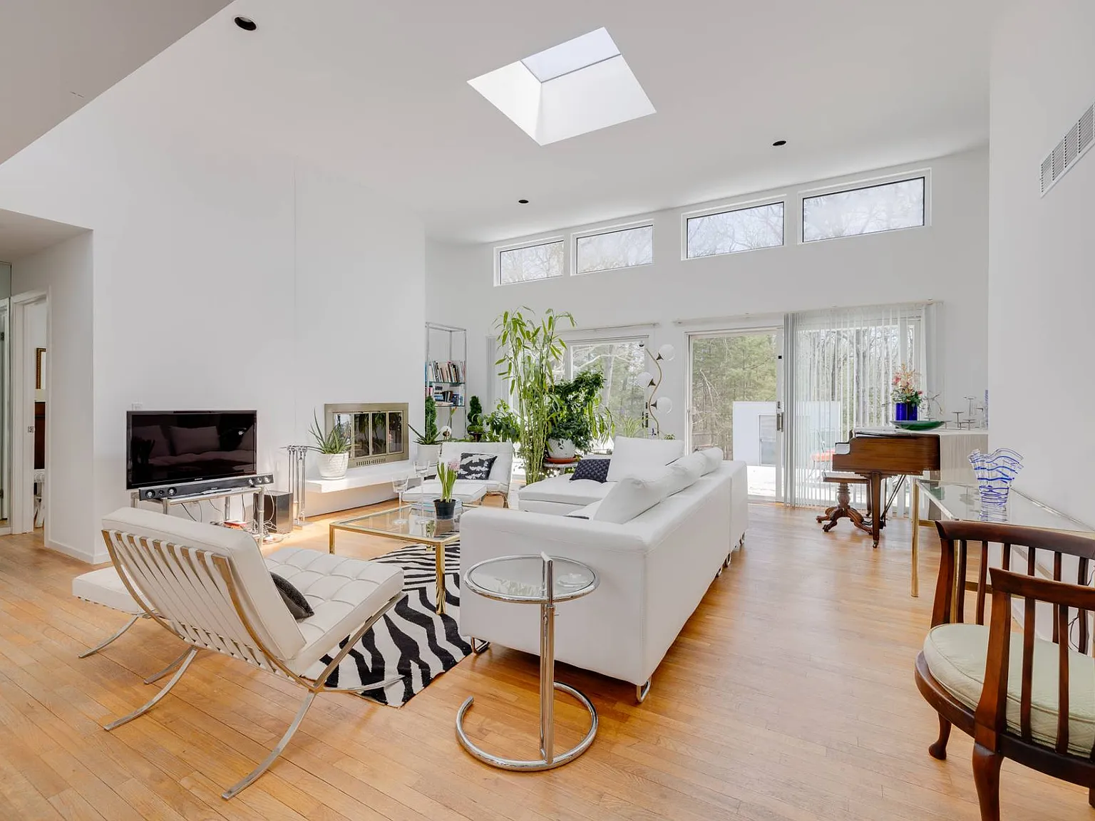 Modern Hamptons Home — Photo 2