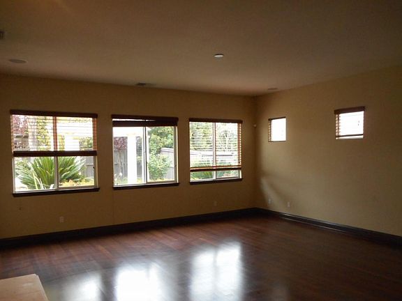 3rd image of 2539 Heritage Park Ln