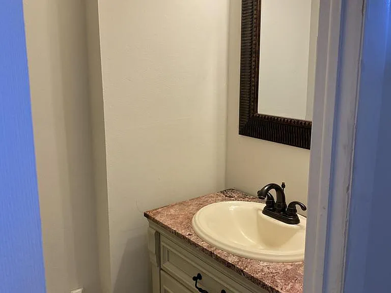 215 East Ct #215 — Photo 4