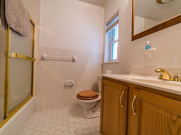 4th image of 133 Manor St