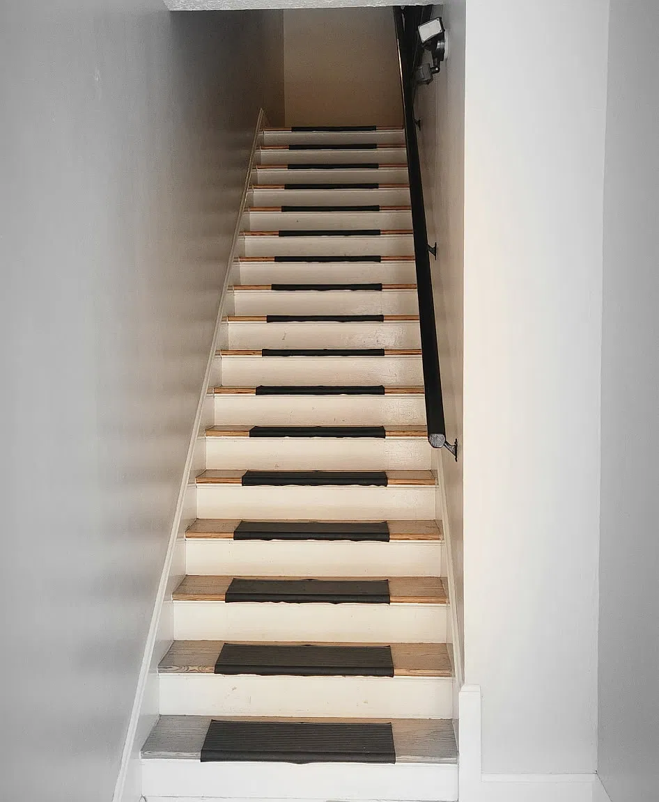 409 W Beverley St — Photo 2