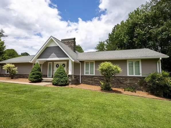 123 Greenbriar St, Mount Airy, NC 27030