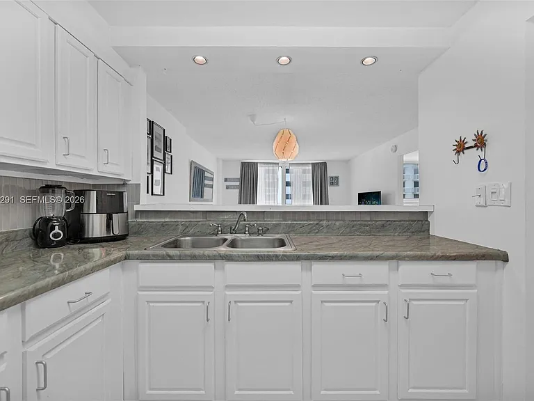 345 Ocean Dr #623 — Photo 25