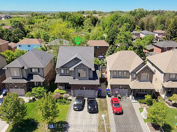 4th image of 32 Carleton Trl