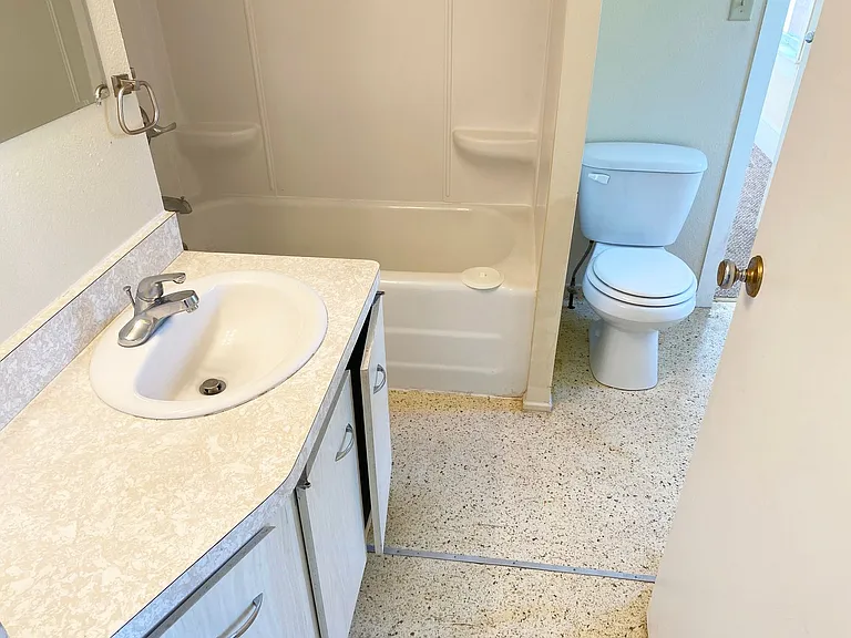 810 Steuben St — Photo 14