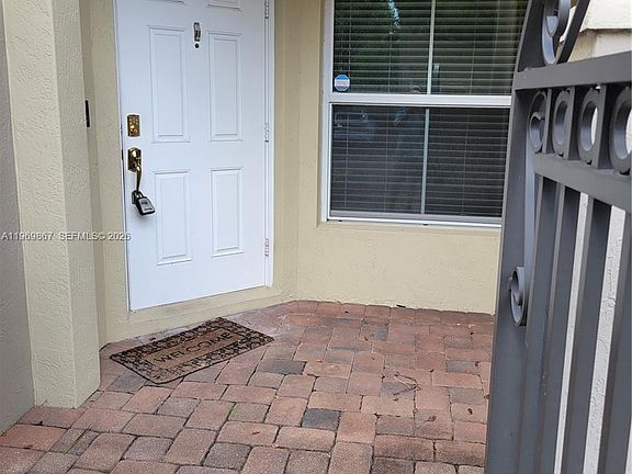 2nd image of 2851 W Prospect Rd Unit 405