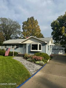 902 Campbell Dr, Grand Forks, ND, 58201