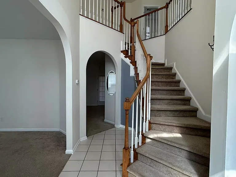 215 Spring Lake Dr — Photo 5