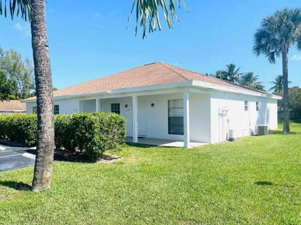 3849 Harwood St, West Palm Beach, FL 33403