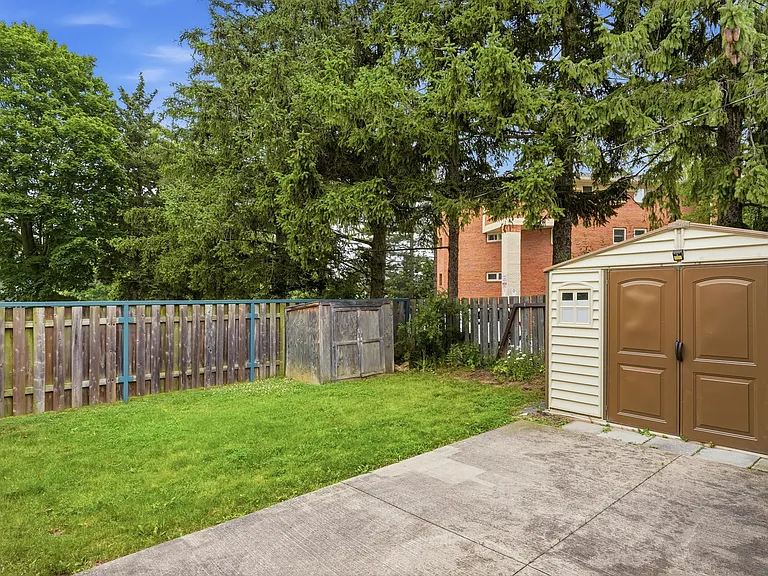 240 Lakeshore Rd #1 — Photo 19