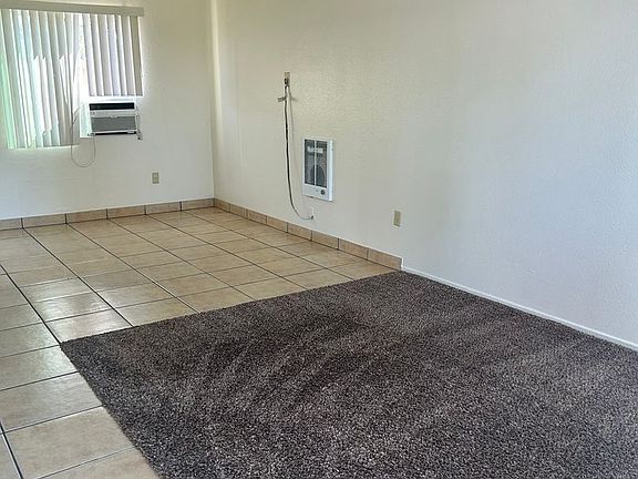 2nd image of 311-321 E Elm St #311-4