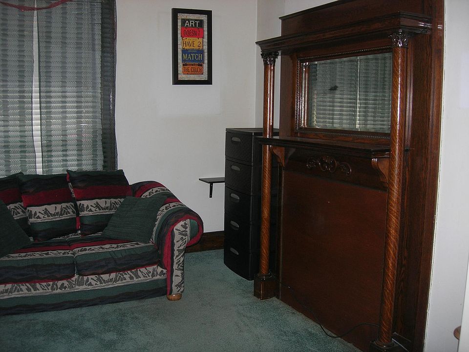 Living room mantle/decorative fireplace (couch is no longer there)