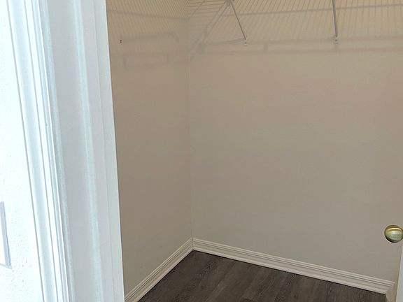 4th image of 1548 Tiverton Blvd #2