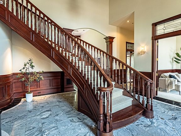 5th image of 20417 SW Inglis Dr